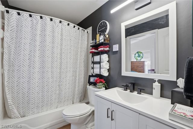 5320 Whitten DR 46, Naples, FL 34104