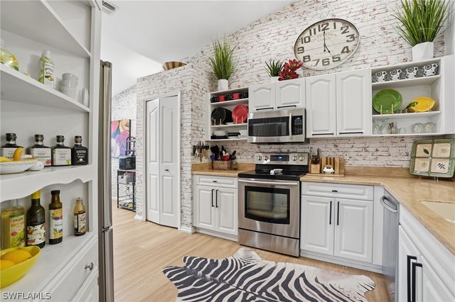 5320 Whitten DR 46, Naples, FL 34104