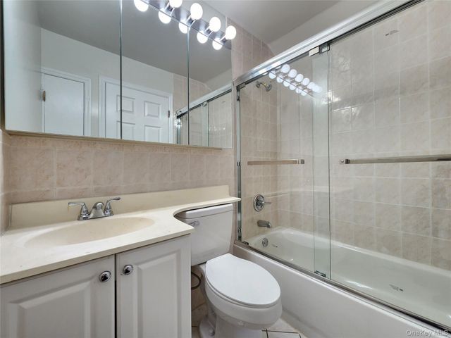 94-17 90th Avenue 2nd Floor, Woodhaven, NY 11421
