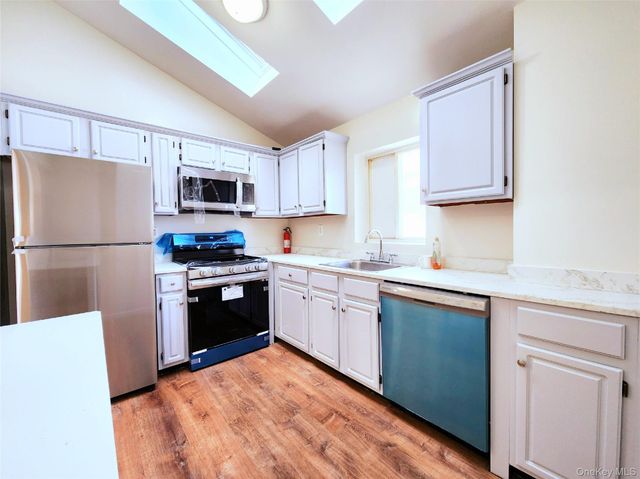94-17 90th Avenue 2nd Floor, Woodhaven, NY 11421