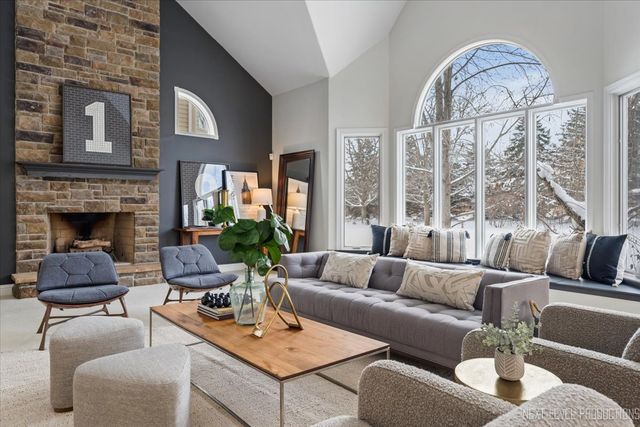 2441 Bird Lane, Batavia, IL 60510