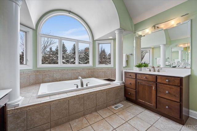 2441 Bird Lane, Batavia, IL 60510