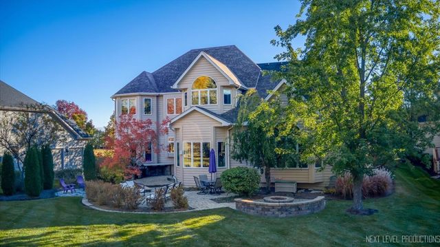 2441 Bird Lane, Batavia, IL 60510