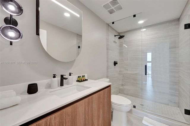 580 72nd St 1712, Miami, FL 33141