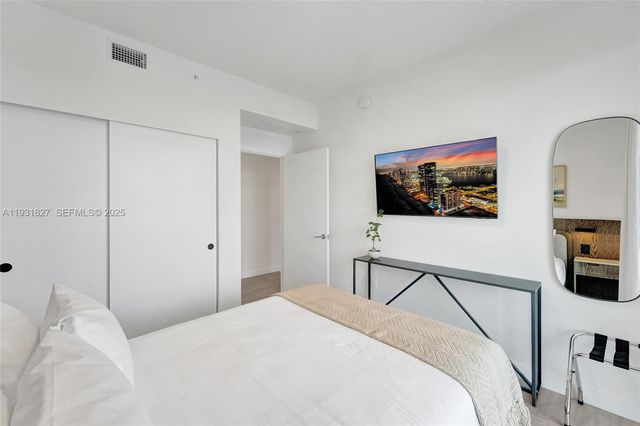 580 72nd St 1712, Miami, FL 33141