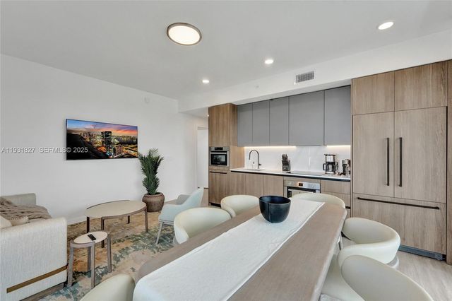 580 72nd St 1712, Miami, FL 33141