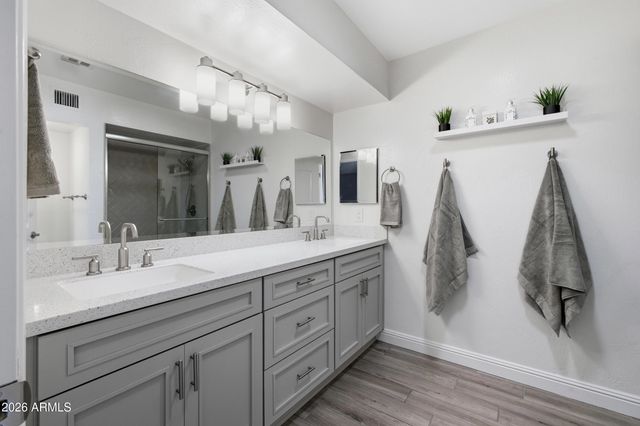 9601 N 35TH Place, Phoenix, AZ 85028