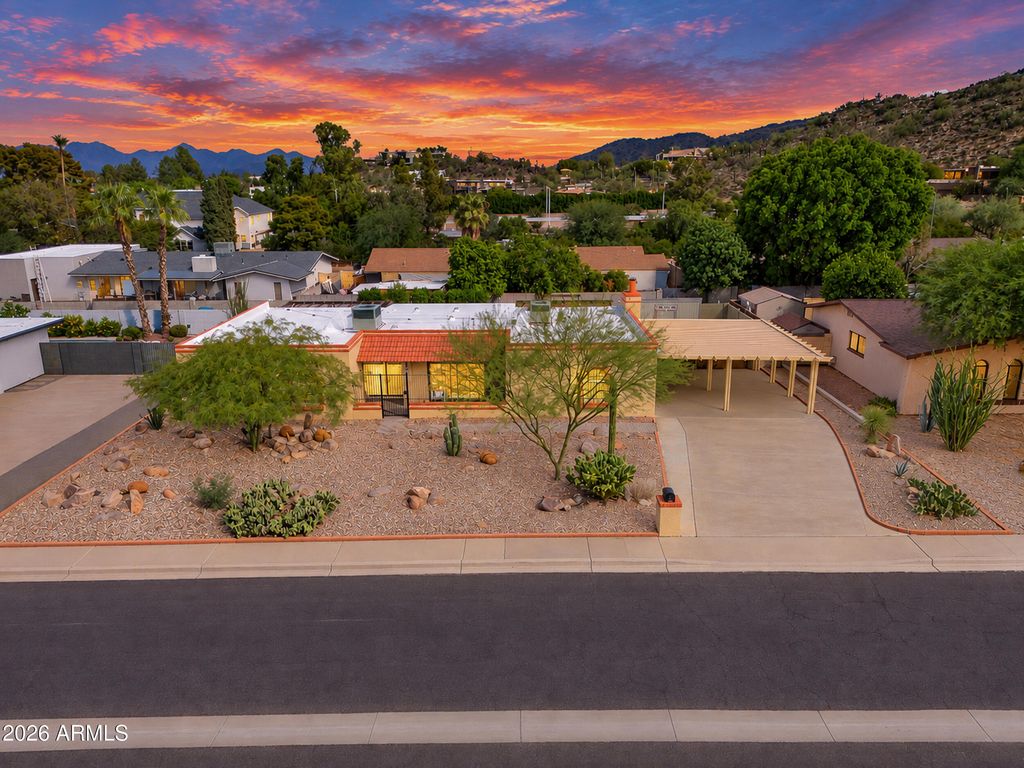 9601 N 35TH Place, Phoenix, AZ 85028
