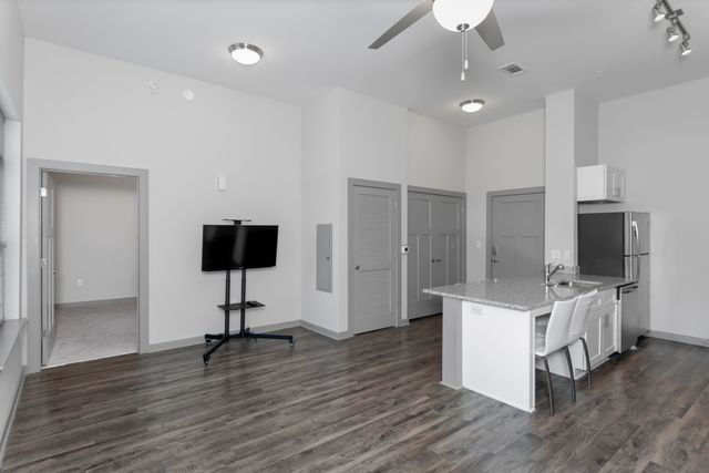 782 Riverfront Parkway 123, Chattanooga, TN 37402
