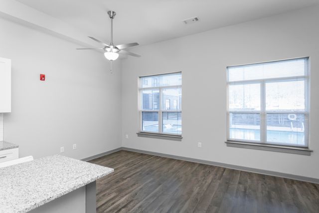 782 Riverfront Parkway 123, Chattanooga, TN 37402