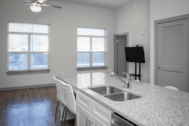 782 Riverfront Parkway 123, Chattanooga, TN 37402