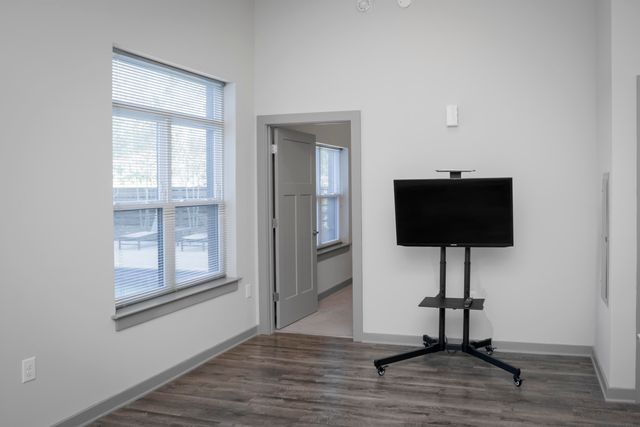 782 Riverfront Parkway 123, Chattanooga, TN 37402