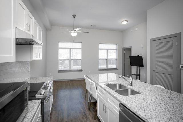 782 Riverfront Parkway 123, Chattanooga, TN 37402