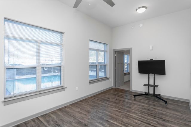 782 Riverfront Parkway 123, Chattanooga, TN 37402