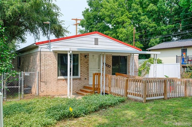 1200 S Holmes Street, Lansing, MI 48912