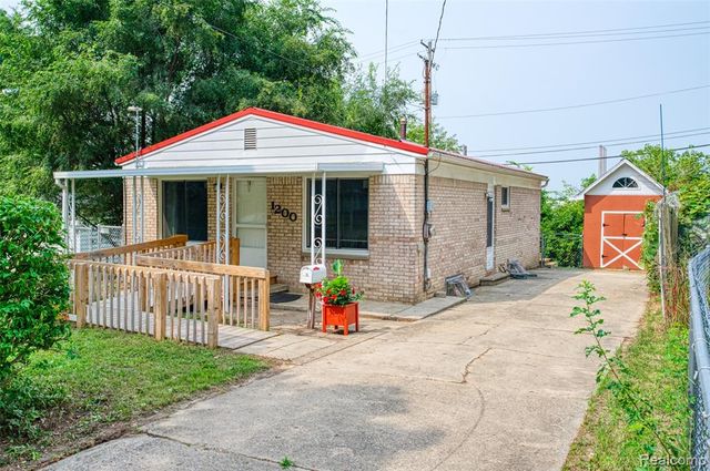 1200 S Holmes Street, Lansing, MI 48912