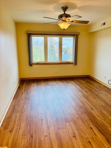 440 E Montrose Avenue 402, Wood Dale, IL 60191
