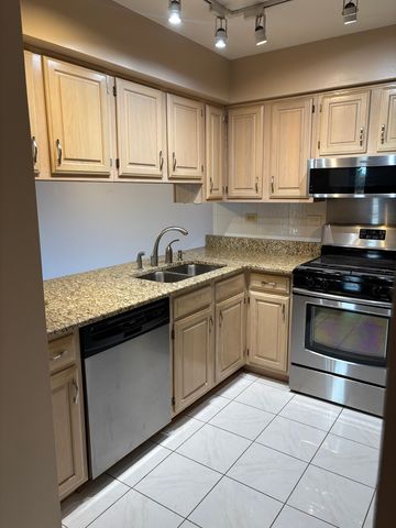 440 E Montrose Avenue 402, Wood Dale, IL 60191