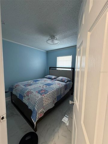 911 MAYDELL DRIVE, Tampa, FL 33619