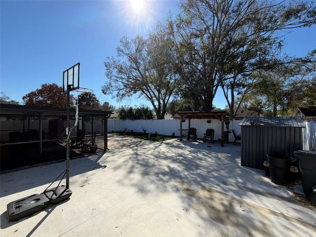 911 MAYDELL DRIVE, Tampa, FL 33619