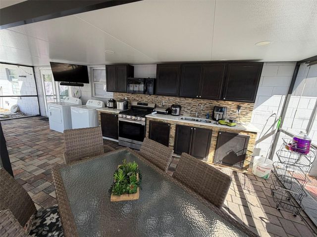 911 MAYDELL DRIVE, Tampa, FL 33619