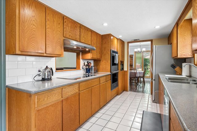1725 Venetian Circle, Arlington, TX 76013