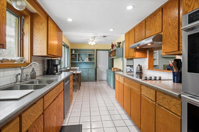 1725 Venetian Circle, Arlington, TX 76013