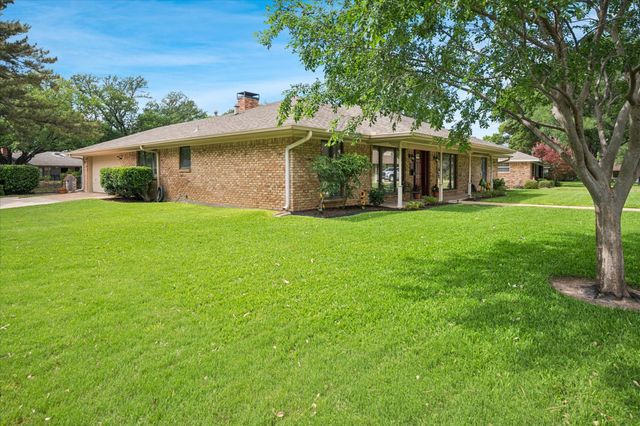 1725 Venetian Circle, Arlington, TX 76013