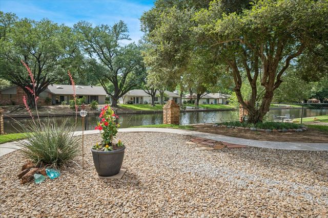 1725 Venetian Circle, Arlington, TX 76013