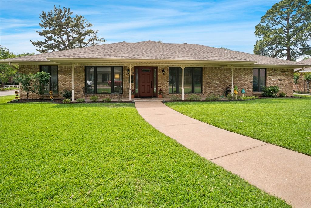 1725 Venetian Circle, Arlington, TX 76013