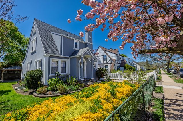 154 E Dean Street, Freeport, NY 11520