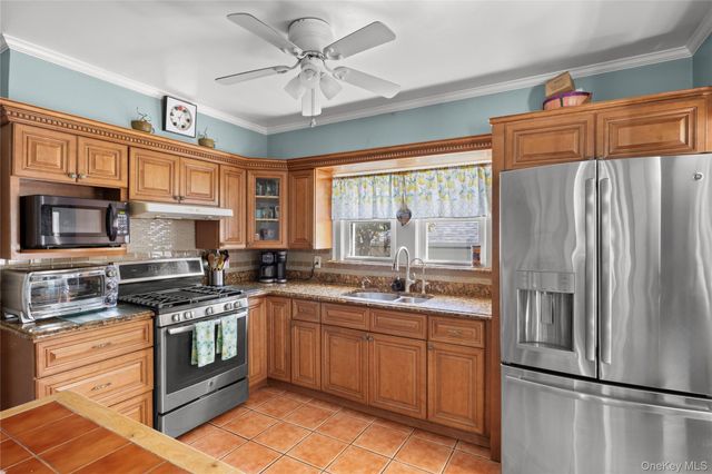 154 E Dean Street, Freeport, NY 11520