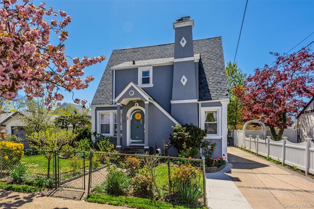 154 E Dean Street, Freeport, NY 11520