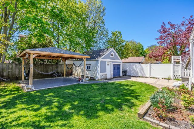 154 E Dean Street, Freeport, NY 11520