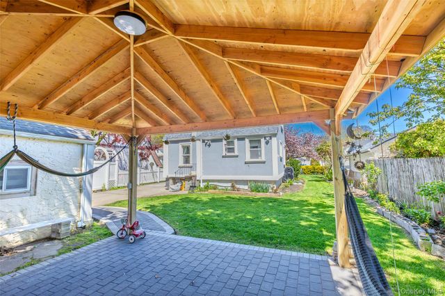 154 E Dean Street, Freeport, NY 11520