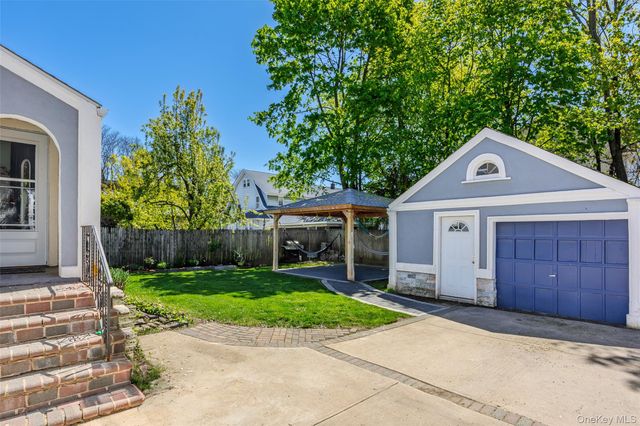 154 E Dean Street, Freeport, NY 11520