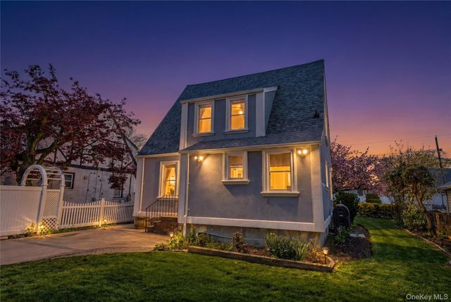 154 E Dean Street, Freeport, NY 11520