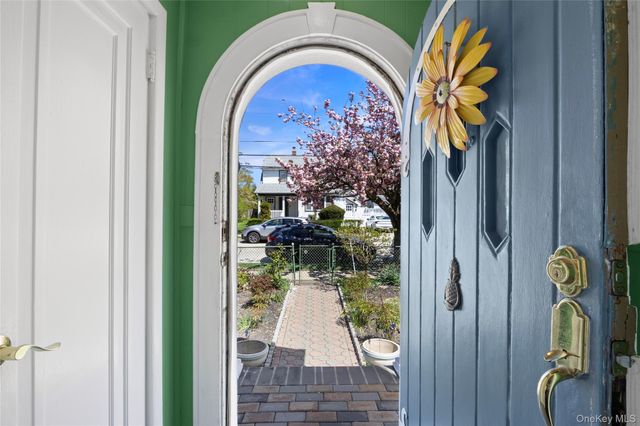 154 E Dean Street, Freeport, NY 11520