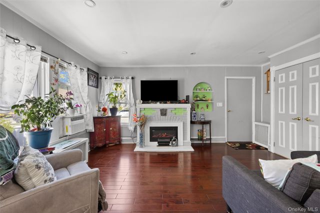 154 E Dean Street, Freeport, NY 11520