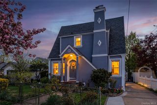 154 E Dean Street, Freeport, NY 11520