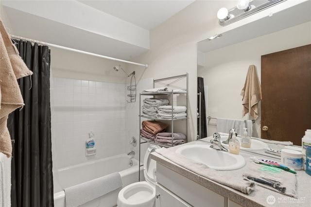 2820 15th Avenue W, Seattle, WA 98119
