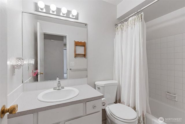 2820 15th Avenue W, Seattle, WA 98119