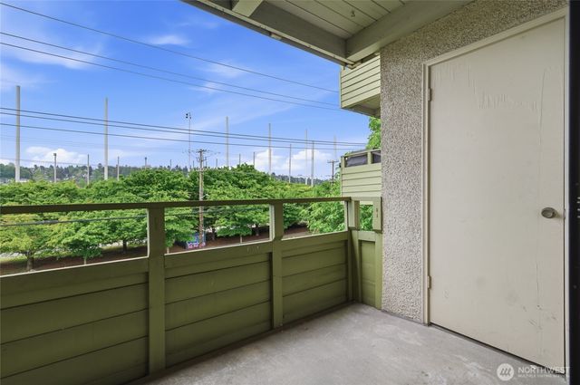 2820 15th Avenue W, Seattle, WA 98119