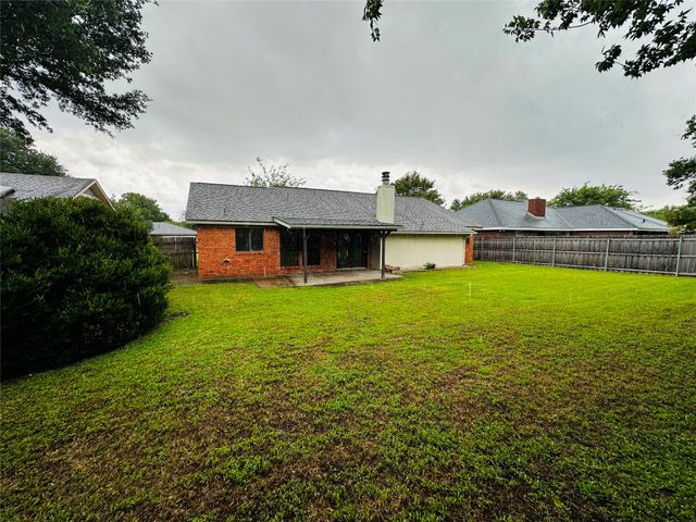 6741 Ridgetop Road, North Richland Hills, TX 76182