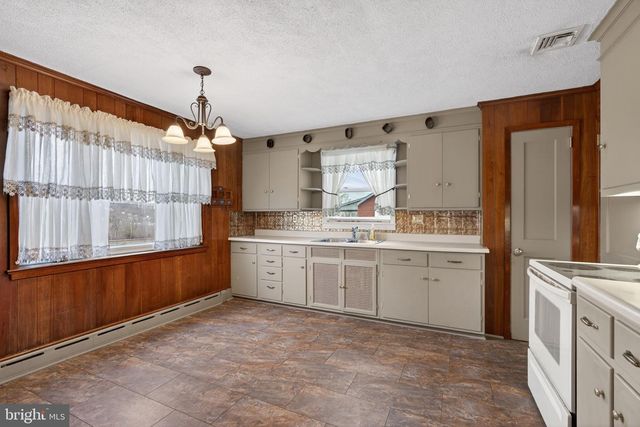 1361 N STATE ST, Pottstown, PA 19464