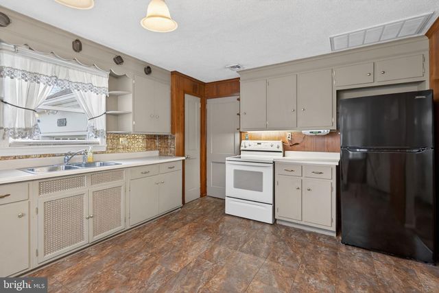 1361 N STATE ST, Pottstown, PA 19464