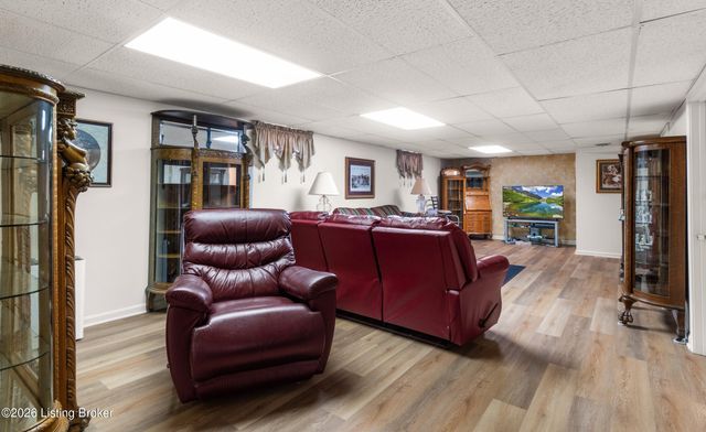 406 Bermuda Way, Louisville, KY 40243