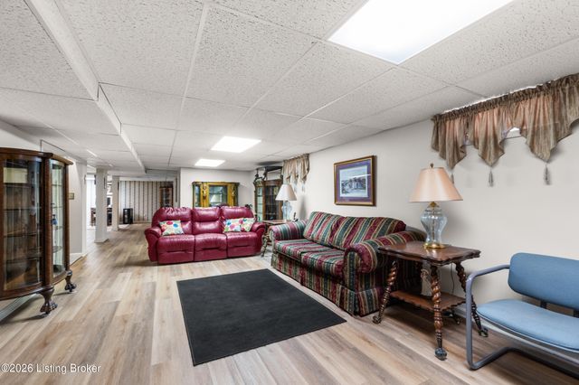 406 Bermuda Way, Louisville, KY 40243