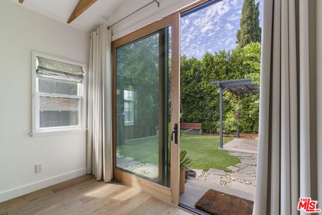 4031 Camero Avenue, Los Angeles, CA 90027