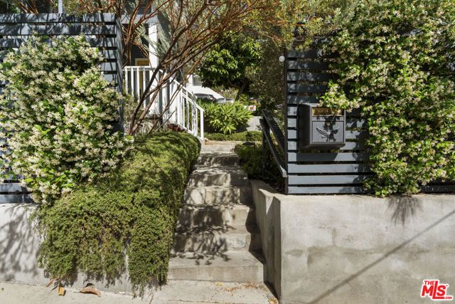 4031 Camero Avenue, Los Angeles, CA 90027
